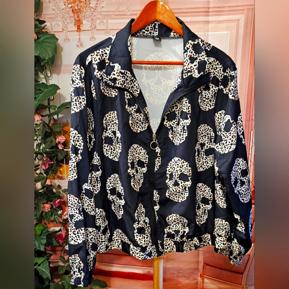Super lightweight bomber by Shein Women's Jacket with all-over skulls size 3XL